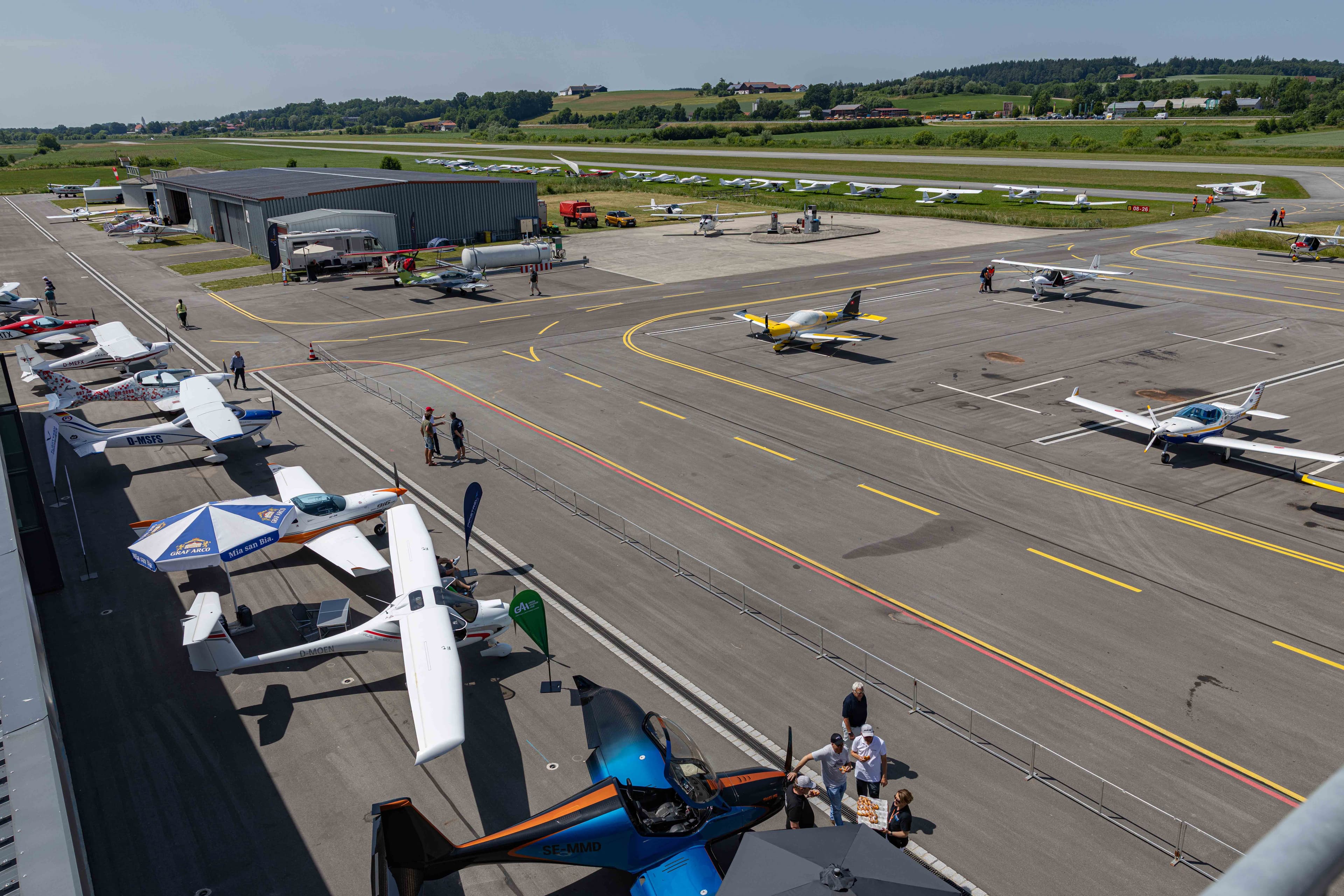 UL-Treffen mit Messecharakter in Eggenfelden Flugplatz EDME